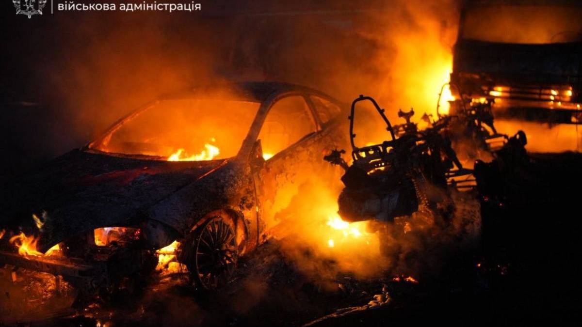 Ворог атакував Запоріжжя: горить автостоянка