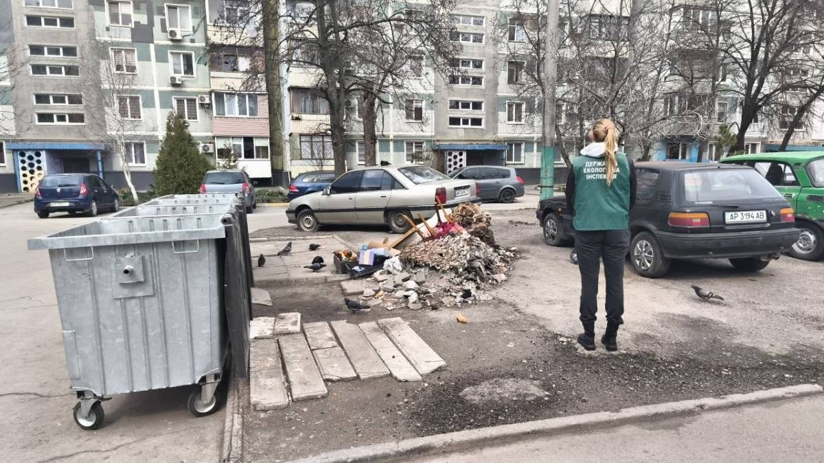 Инспекторы проверяют свалку в Запорожье