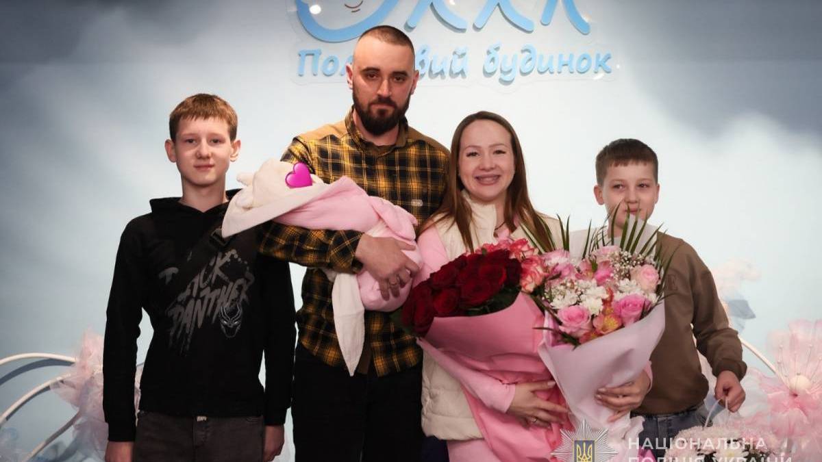 Щаслива подія в поліції Запоріжжя: кінологиня та вибухотехнік стали батьками