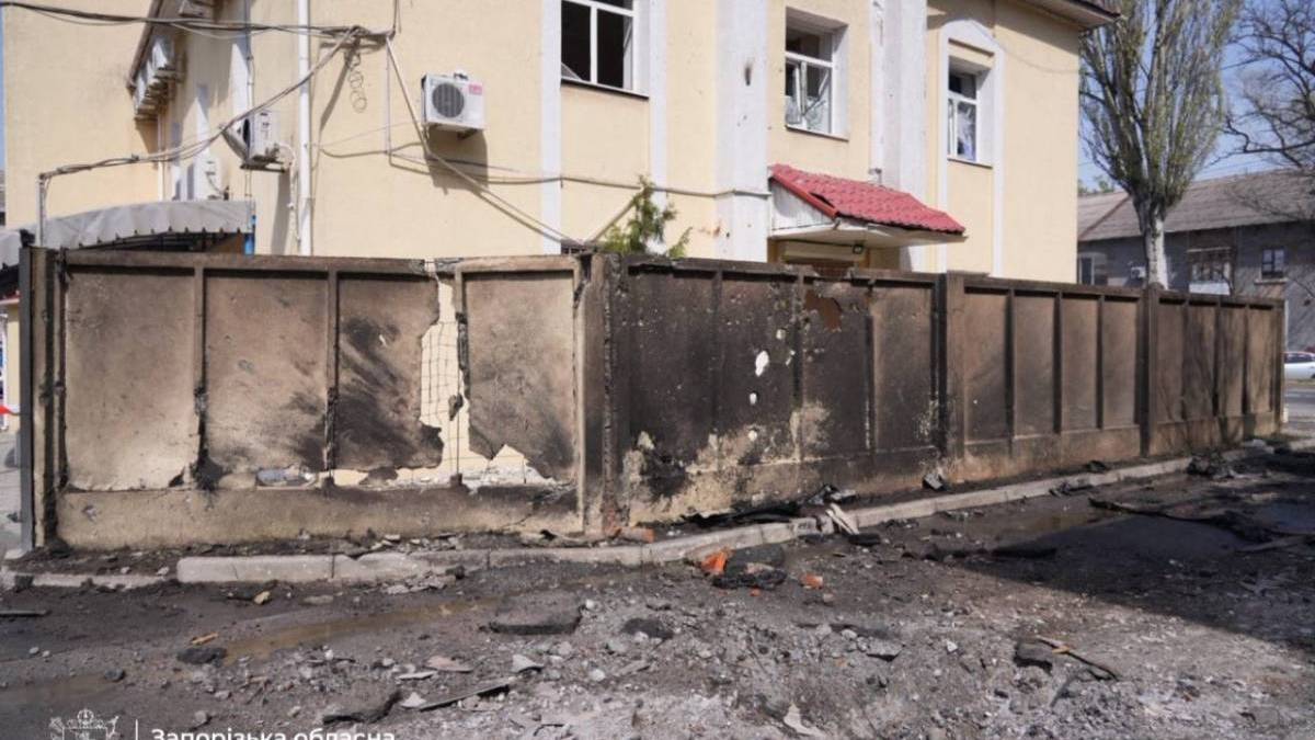 Удар по Запоріжжю 16 квітня: пошкоджено 8 багатоповерхівок та дитячий центр