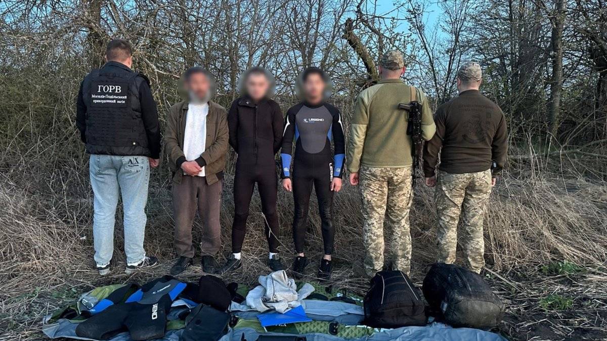 Запоріжці з човном і гідрокостюмами рвалися за кордон: чим усе закінчилось (відео)
