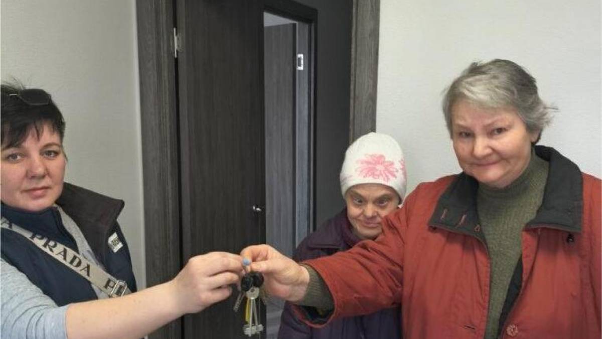 У Запоріжжі родина переселенців із трьома дітьми отримала квартиру