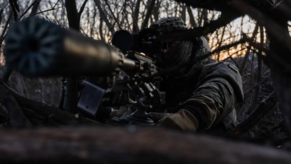 Орієнтовні втрати ворога на 21 квітня: 1 320 310 (+1040) осіб, 40478 (+82) артсистем, 24429 (+7) ББМ