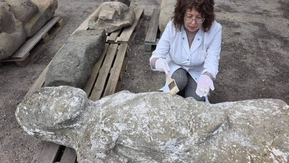 Як в історичному музеї Дніпра рятують кам’яну варту степу