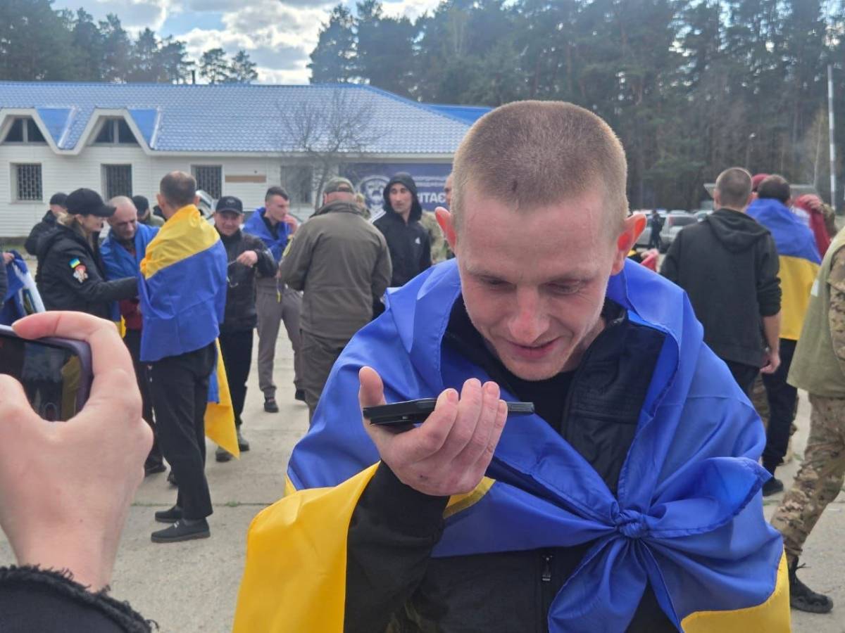 Освобождённые украинские военные после обмена 193 человек
