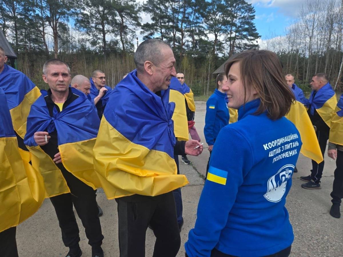 Освобождённые украинские военные после обмена 193 человек