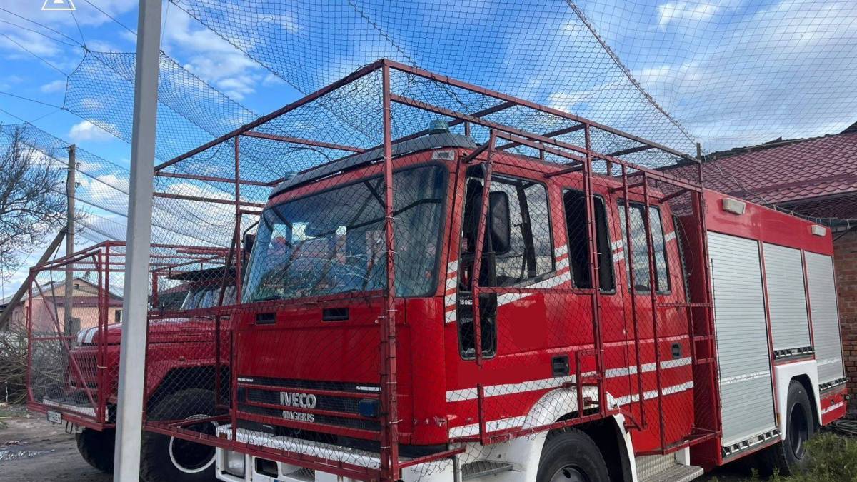 Пошкоджена будівля пожежно-рятувальної частини в Запорізькій області після російського удару