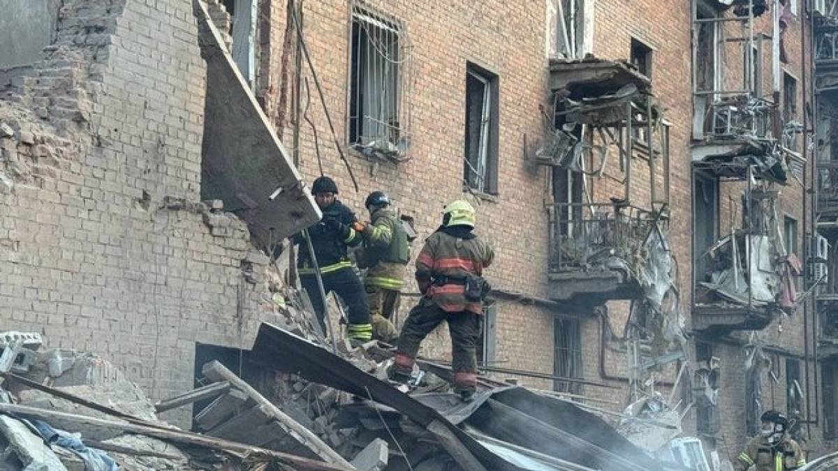 Кількість постраждалих через масовану нічну атаку на Дніпро зросла до 14-ти людей, серед них дитина