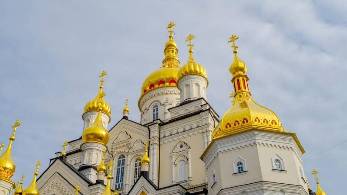 Церковне свято 26 квітня: кому з святих варто молитися про благополуччя в домі