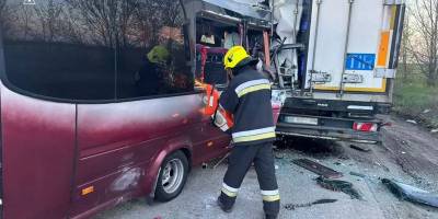 Рятувальники ДСНС на місці ДТП на трасі Дніпро – Запоріжжя поблизу села Кам'яне