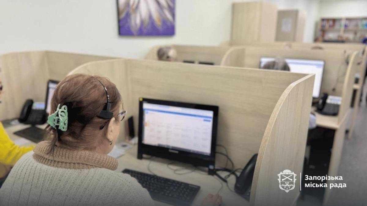 Наслідки буревію у Запоріжжі — повалені дерева на вулицях міста