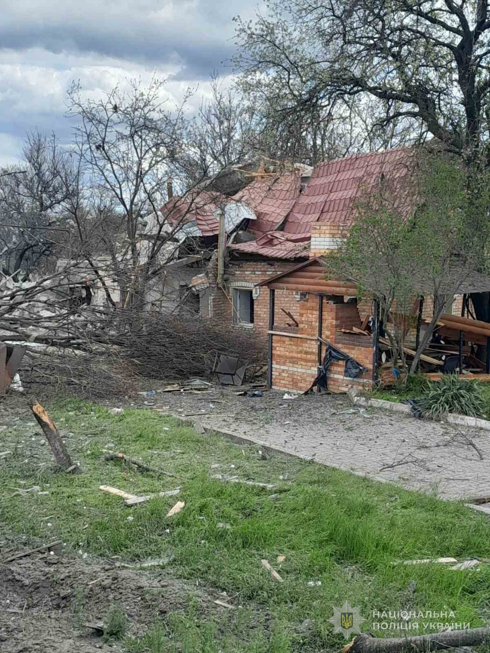 Полицейские на месте попадания в частном секторе Запорожской области
