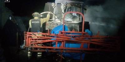 Рятувальники ДСНС ліквідовують пожежі у Запорізькому районі після обстрілів