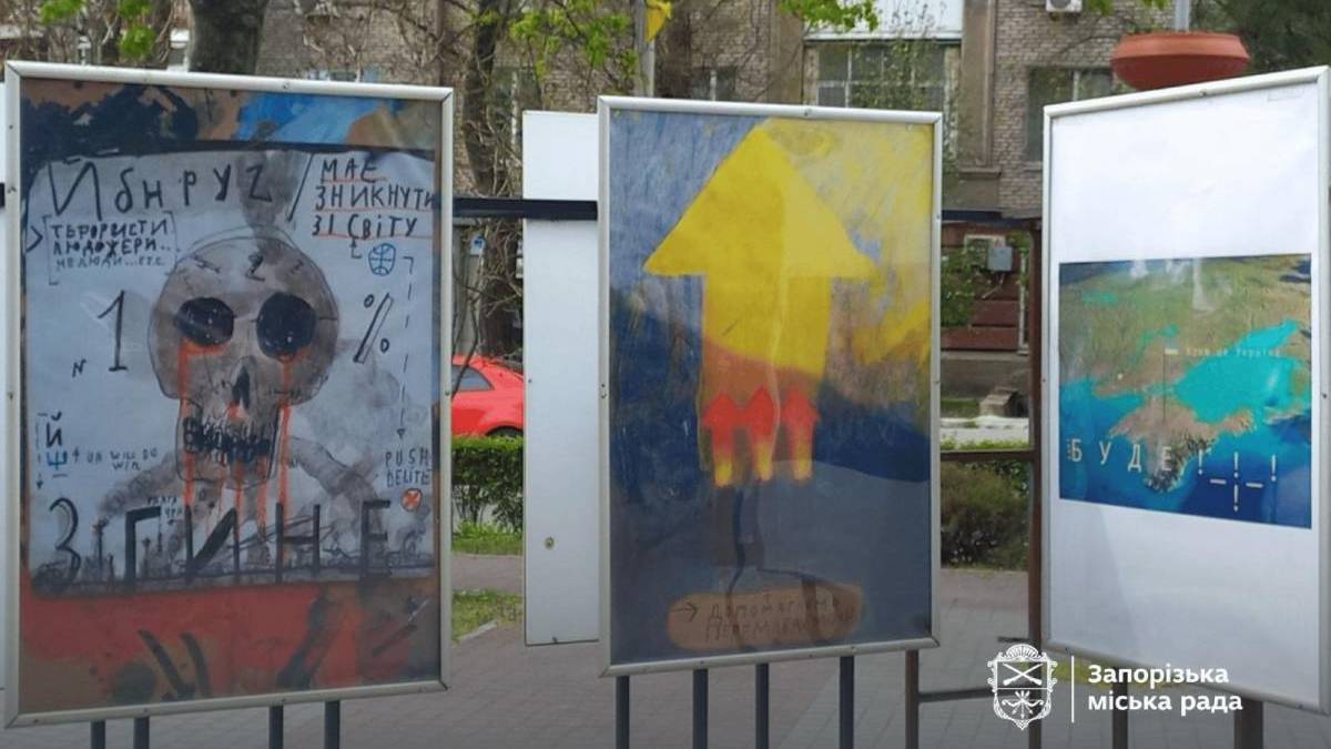 В Запоріжжі – нова вулична виставка плакатів, де живопис межує з дизайном
