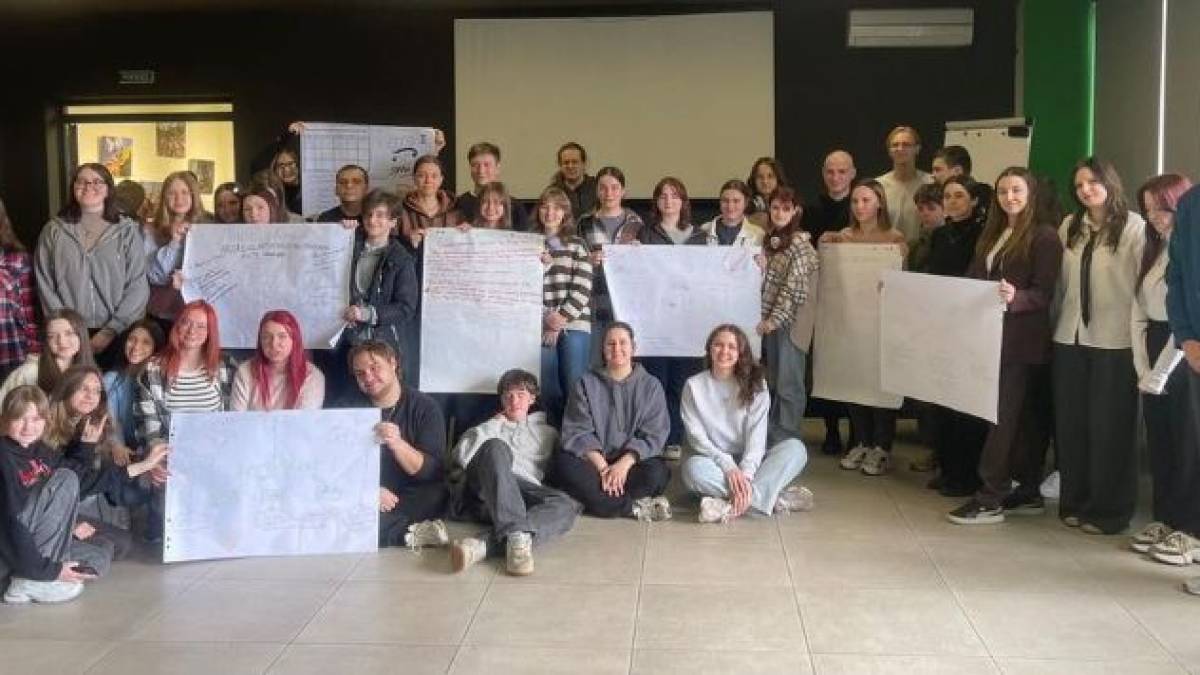 Учасники гри-симуляції «Останній активіст» у Запорізькому обласному центрі молоді, квітень 2026