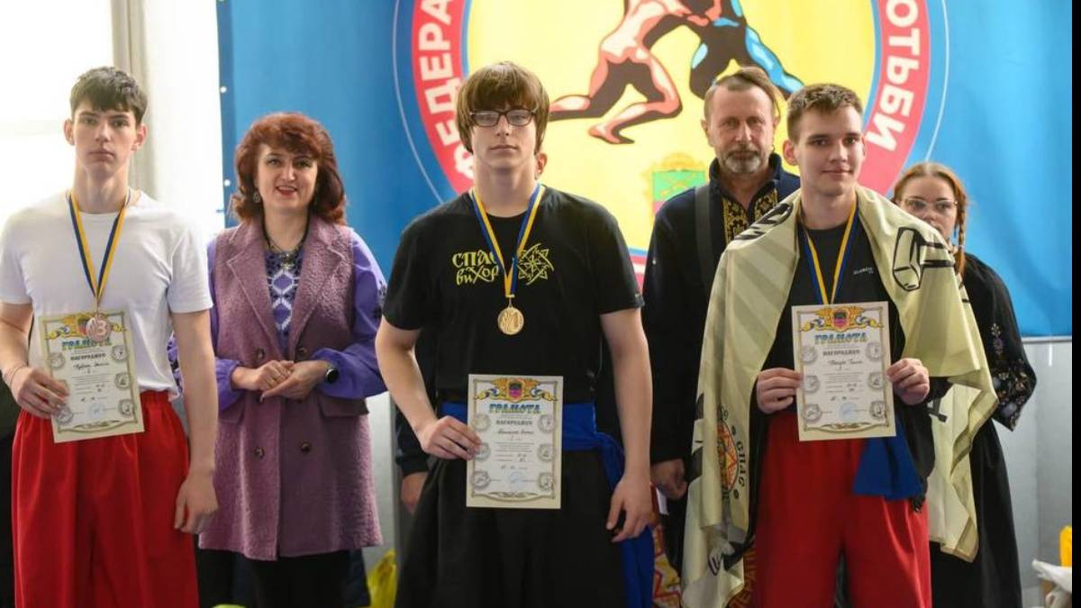 Учасники чемпіонату з українського рукопашу «Спас» у Легкоатлетичному манежі Запоріжжя