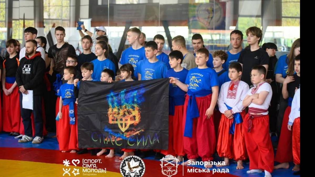 Учасники чемпіонату з українського рукопашу «Спас» у Легкоатлетичному манежі Запоріжжя