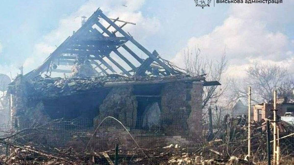 Наслідки ворожих ударів по населених пунктах Запорізької області
