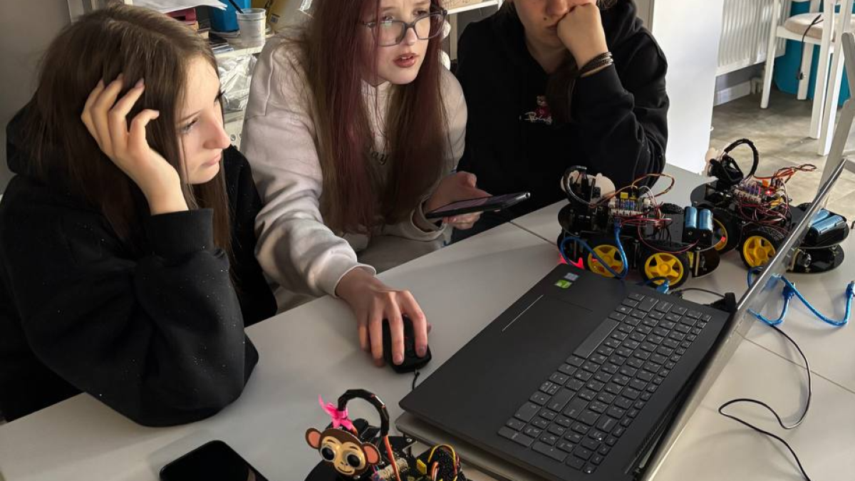 Роботи, Arduino і 3D-сканування: діти з Запорізької області навчалися у Львові