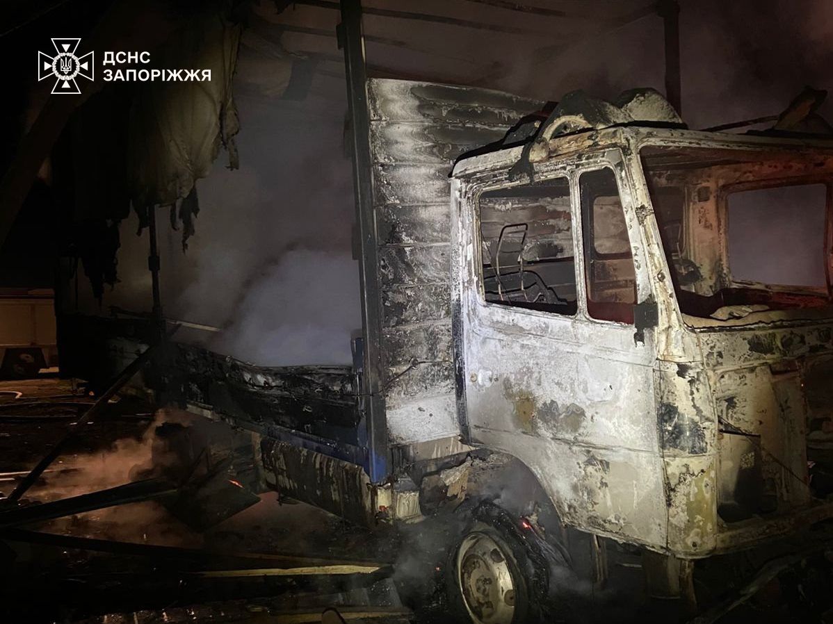 Последствия российского авиаудара по жилому дому в Запорожской области 2 мая 2026 года