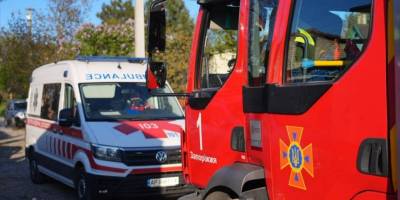 Наслідки атаки російських дронів на Запоріжжя — пожежа у гаражних приміщеннях