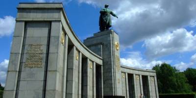 Берлін планує заборонити радянські, російські і білоруські прапори 8 та 9 травня