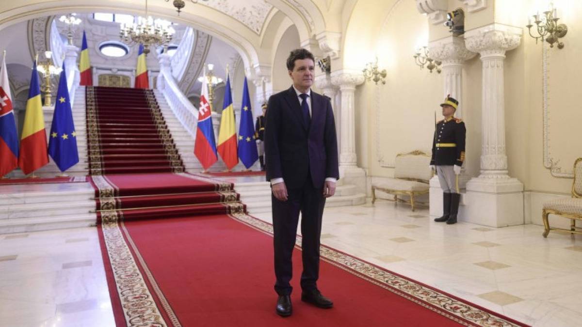 ЗМІ: президент Румунії починає консультації з партіями після відставки уряду