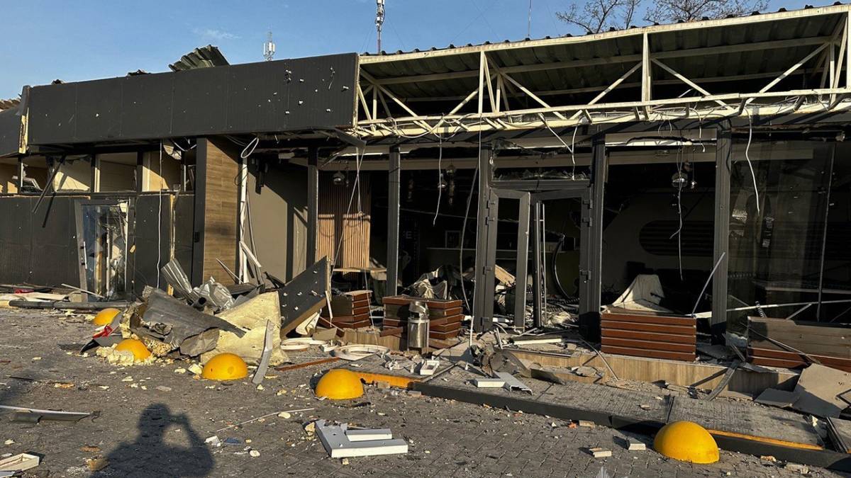 2 загиблих, 12 поранених — удари по 50 населених пунктах Запоріжжя
