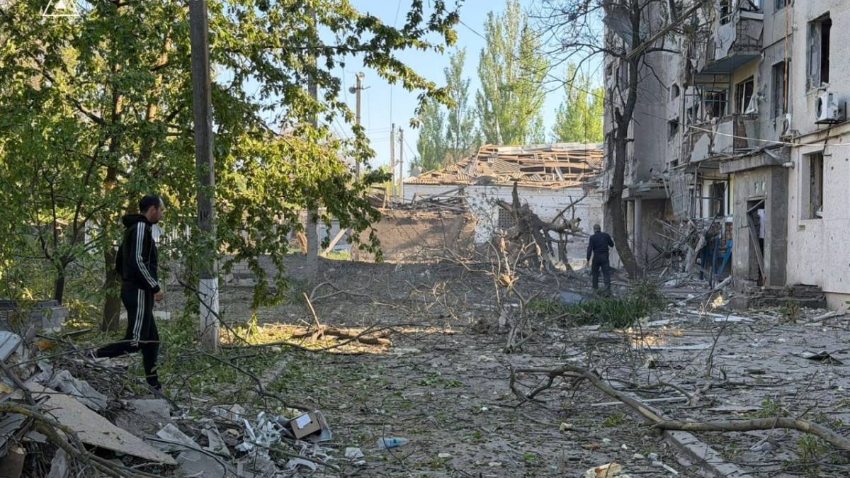 Наслідки ворожого обстрілу в Запорізькій області — зруйновані будівлі та робота рятувальників