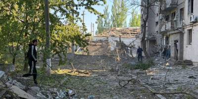 Наслідки ворожого обстрілу в Запорізькій області — зруйновані будівлі та робота рятувальників