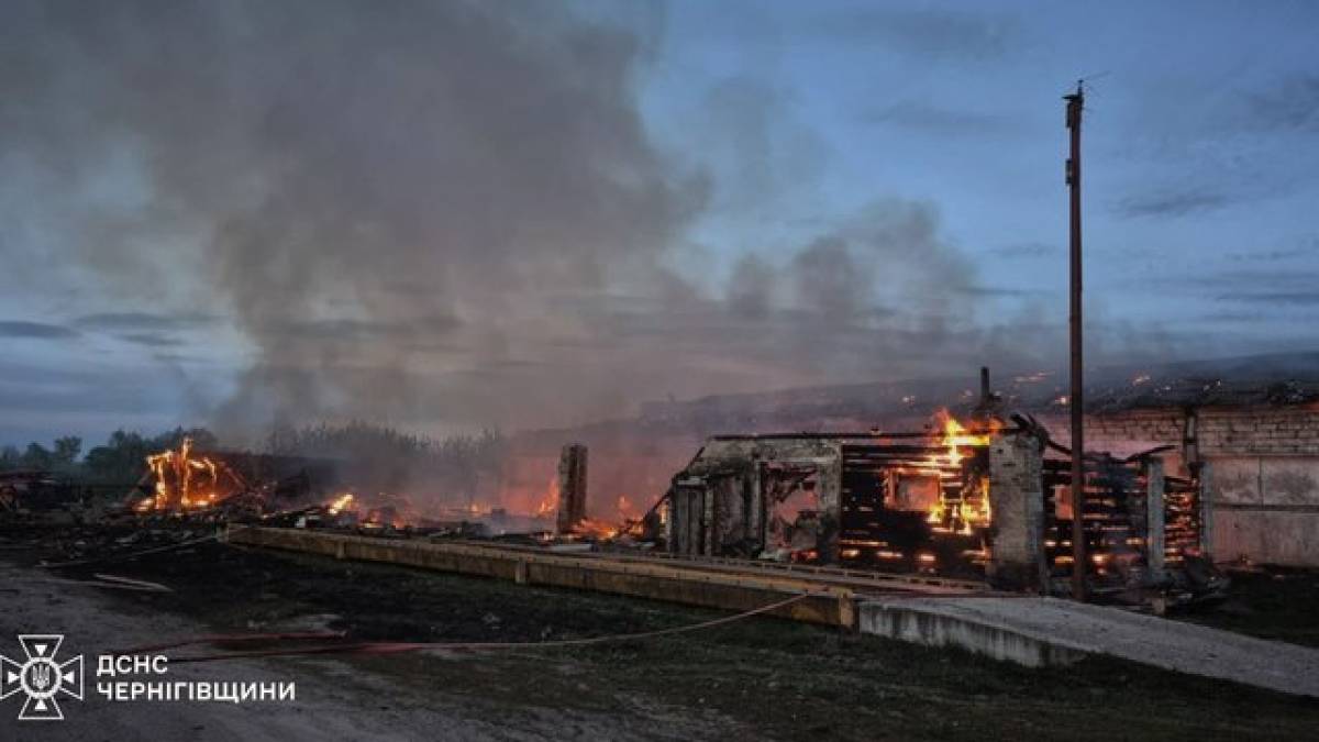 Внаслідок російської дронової атаки на Чернігівщині  загинули батько і син – ДСНС
