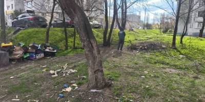 Стихійне звалище з побутовим і будівельним сміттям у житловому кварталі Запоріжжя