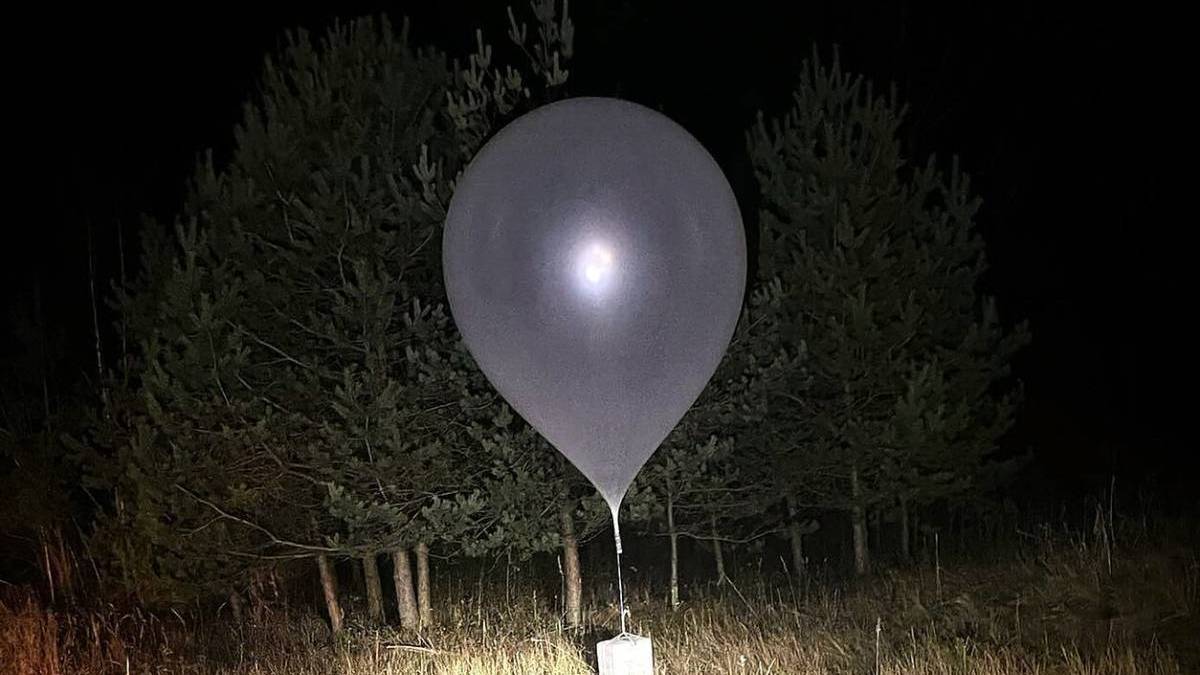 У Литві знову знайшли повітряну кулю із контрабандними сигаретами