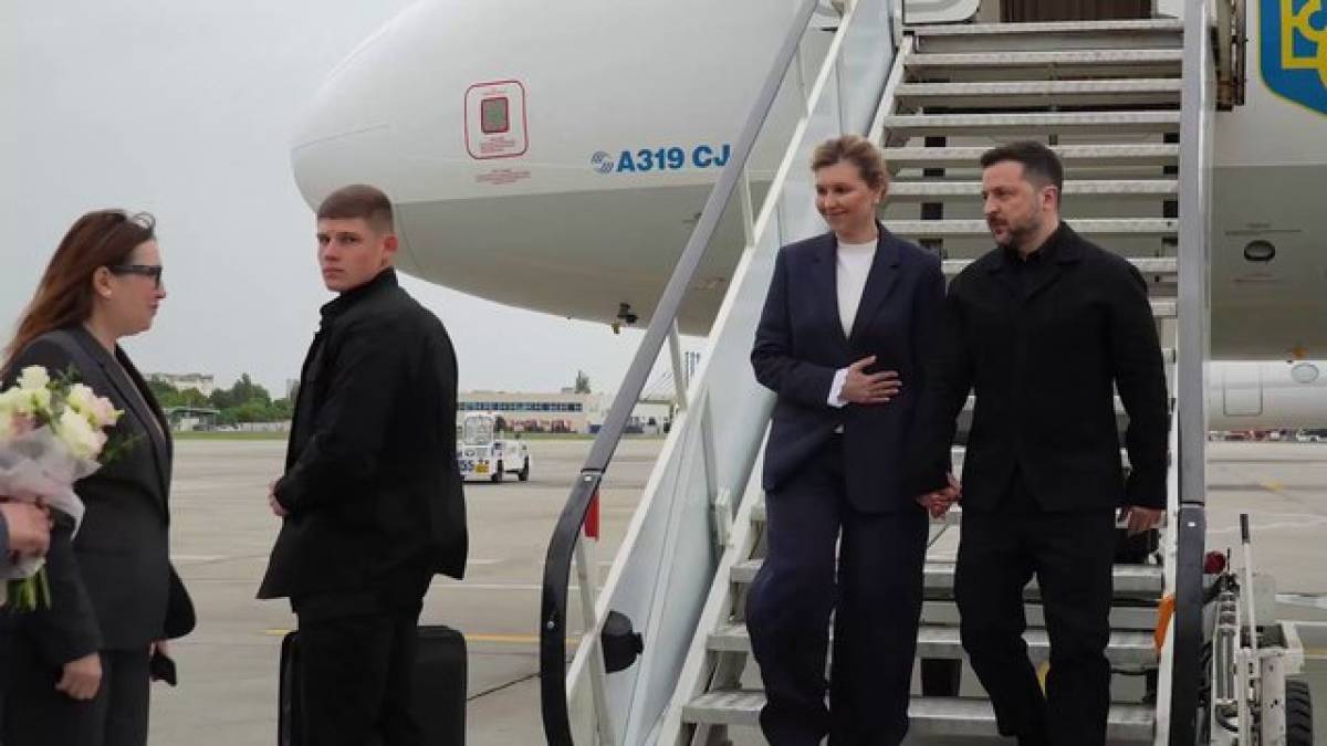 Президент України Володимир Зеленський прибув до Румунії для участі у саміті “Бухарестської дев’ятки”