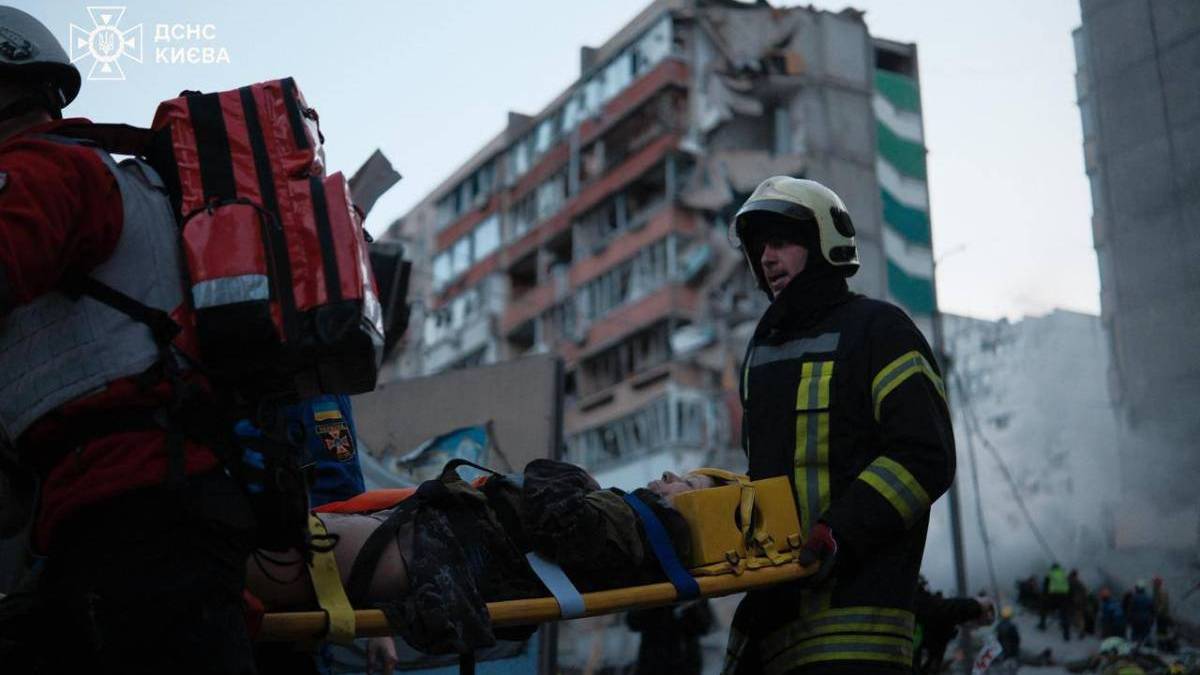 рф масовано атакувала Київ уночі 14 травня: пошкоджені будинки, є постраждалі