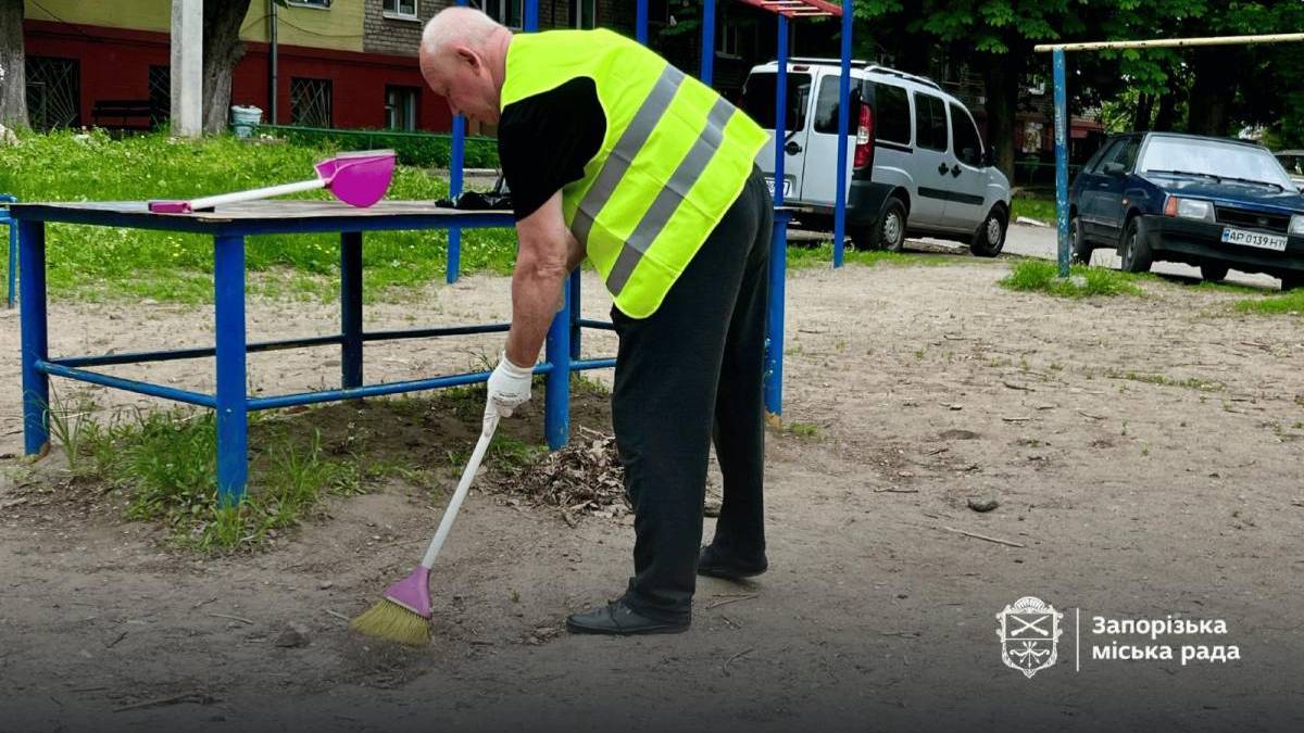 У спальному районі Запоріжжя на прибирання дитячих майданчиків виділили понад мільйон гривень