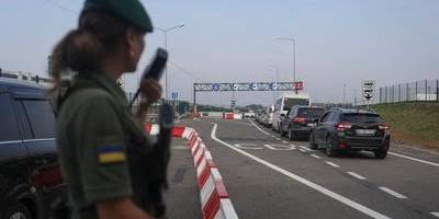 Виїзд жінок за кордон: Кабмін зняв усі обмеження