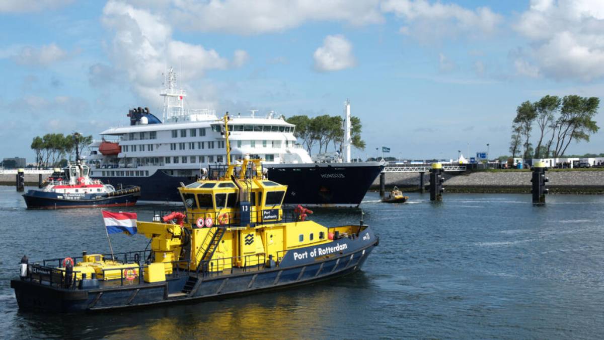 Лайнер MV Hondius, де стався спалах хантавірусу, повернувся у Нідерланди, на борту є українці