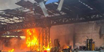 У Харкові ворожі дрони за добу тричі атакували депо №6 «Нової пошти»