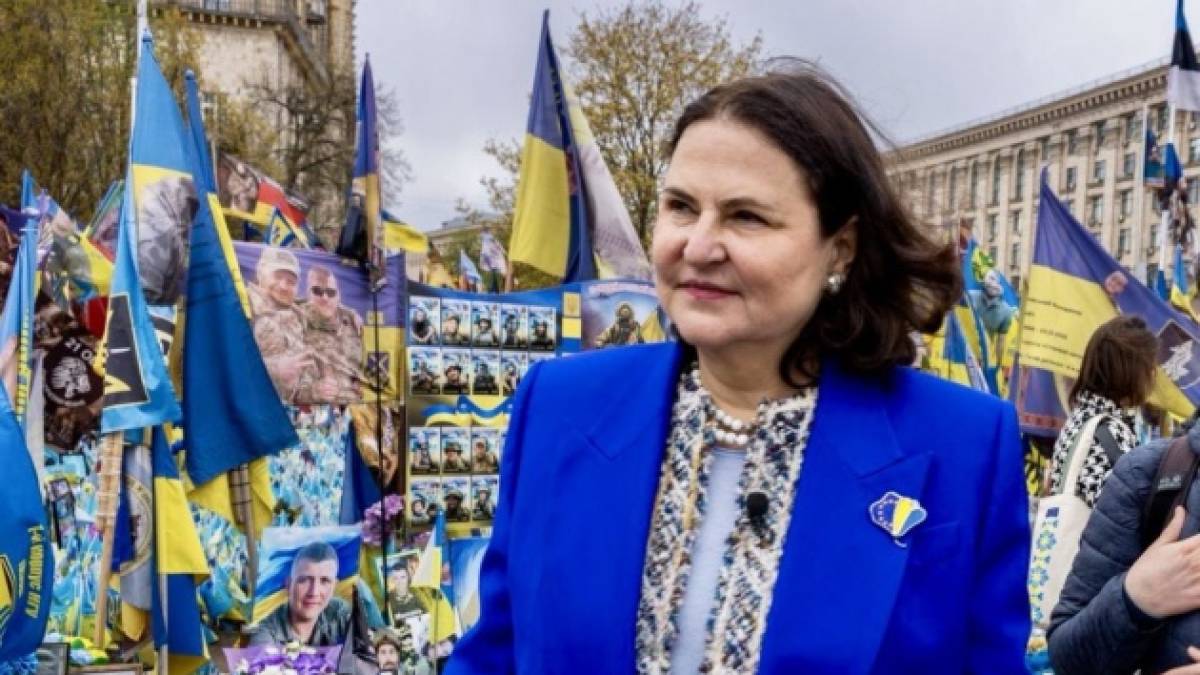 Дипломати ЄС не залишатимуть Київ — Матернова