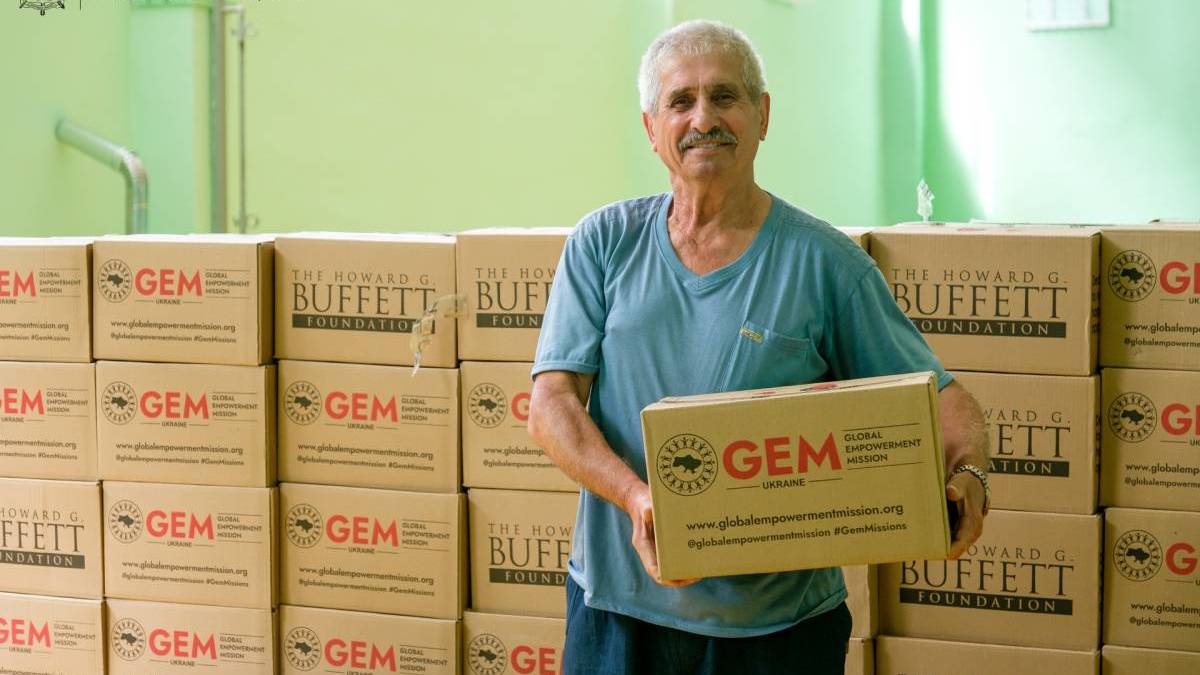 У Запоріжжі понад 700 містян віком 60+ вже отримали продуктові набори
