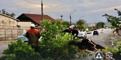 У Запоріжжі продовжують ліквідувати наслідки вчорашньої негоди
