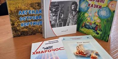До Дня краєзнавця бібліотека отримала дарунки