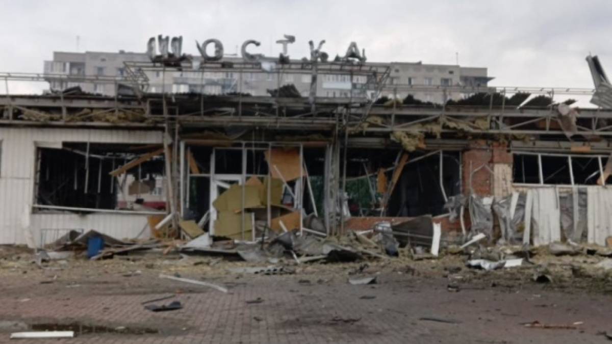 росіяни ударами «шахедів» знищили будівлю вокзалу Шостка – «Укрзалізниця»